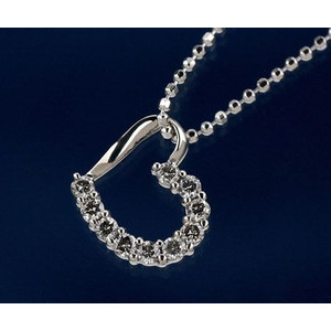 プラチナ台　合計0.2ctダイヤハートペンダント